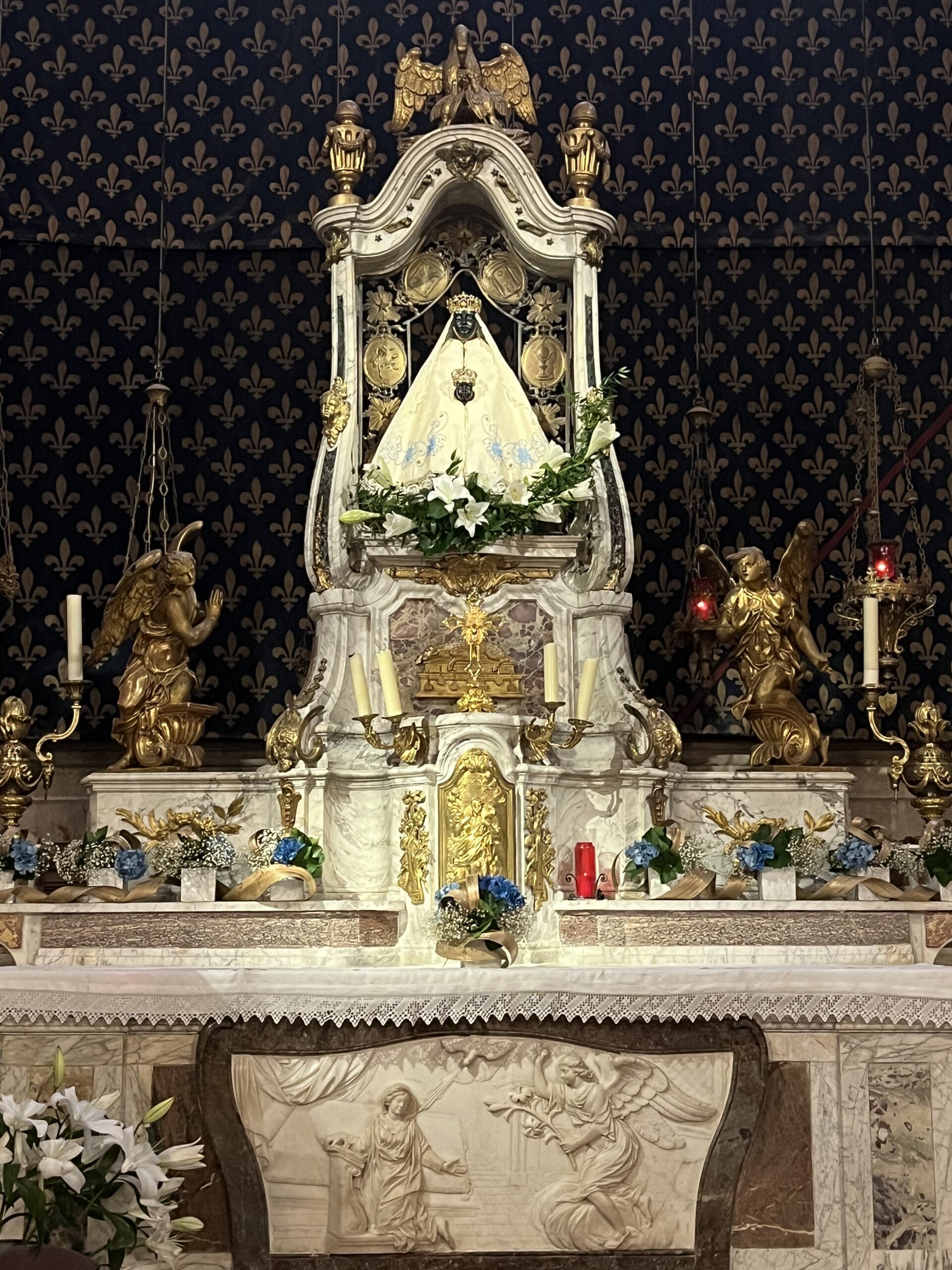 Camino Photo of the Day: the Black Madonna of Le Puy – Pilgrims on the Way